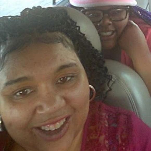 Meet your Posher, Mia - Picture 1 of 2